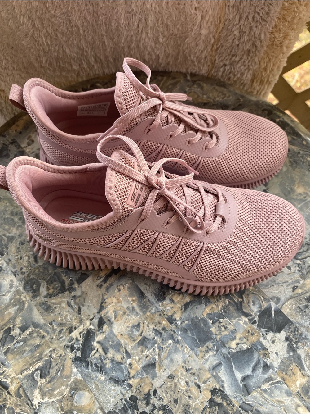Skechers Bob’s Women’s Light Pink Knit Lace-Up Memory Foam Sneakers Size 7